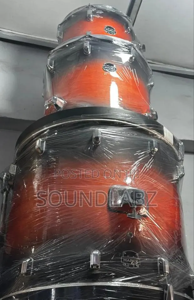 Mapex 5-Piece Professional Drumset · Photo 1