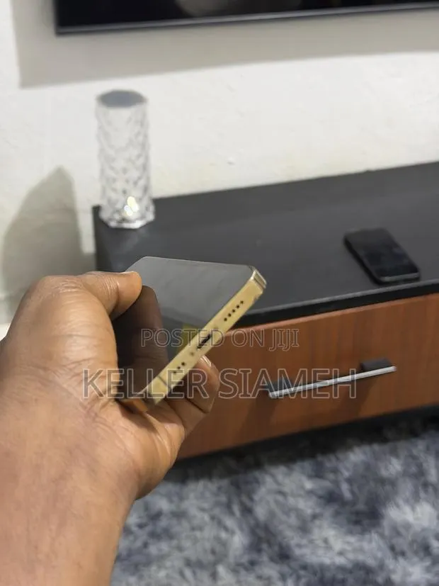 Apple iPhone 13 Pro 128 GB Gold · Photo 1