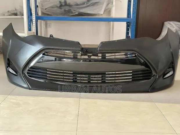 Toyota Corolla 2018 LE Front Bumper · Photo 1