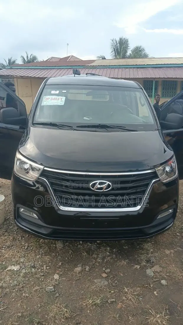 Hyundai Starex 2019 Black · Photo 1