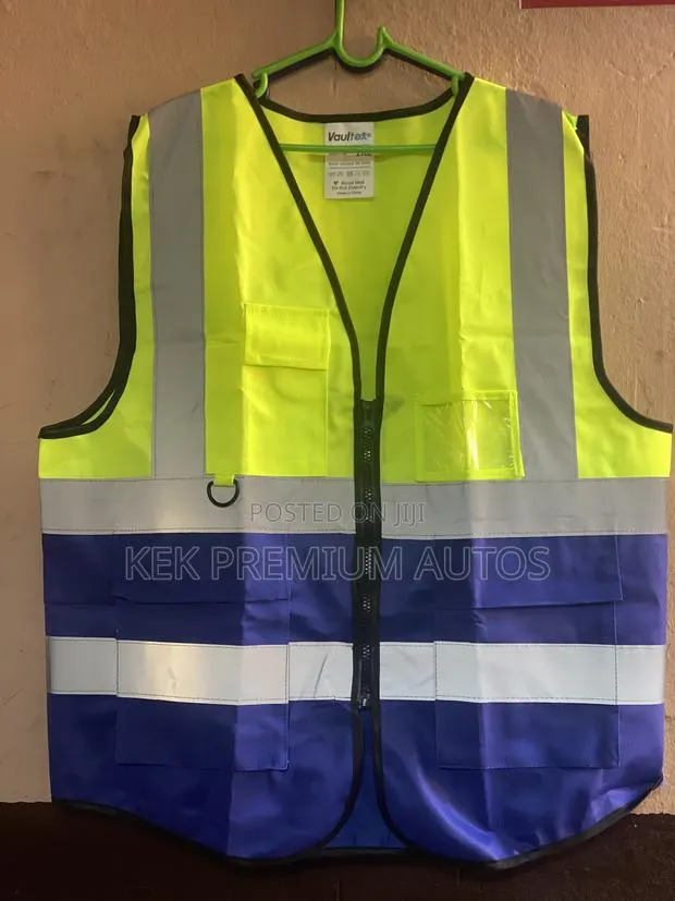 Reflective Jacket (Reflector With Pocket) · Photo 1