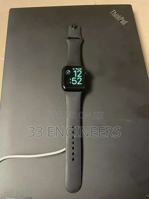 Apple Watch SE 2 · Photo 1