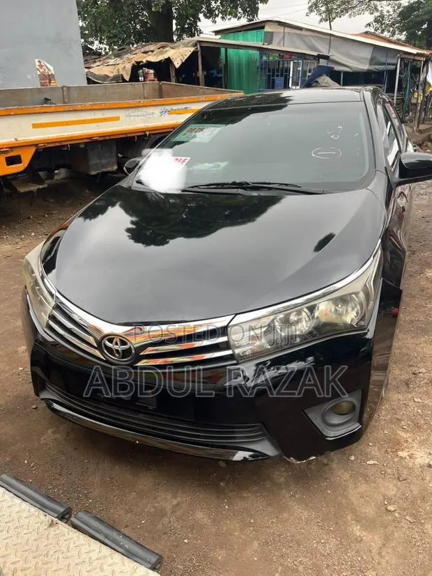 Toyota Corolla 2016 Black · Photo 1