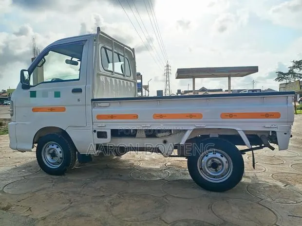Daihatsu Hijet 4x4 (Abossey Okai Macho) · Photo 1