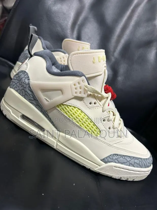Air Jordan 4 · Photo 1