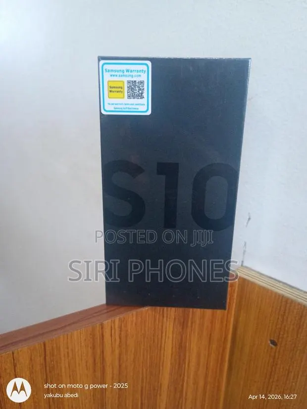 New Samsung Galaxy S10 128 GB Black · Photo 1