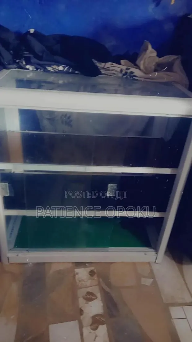 Mirror Show Case · Photo 1