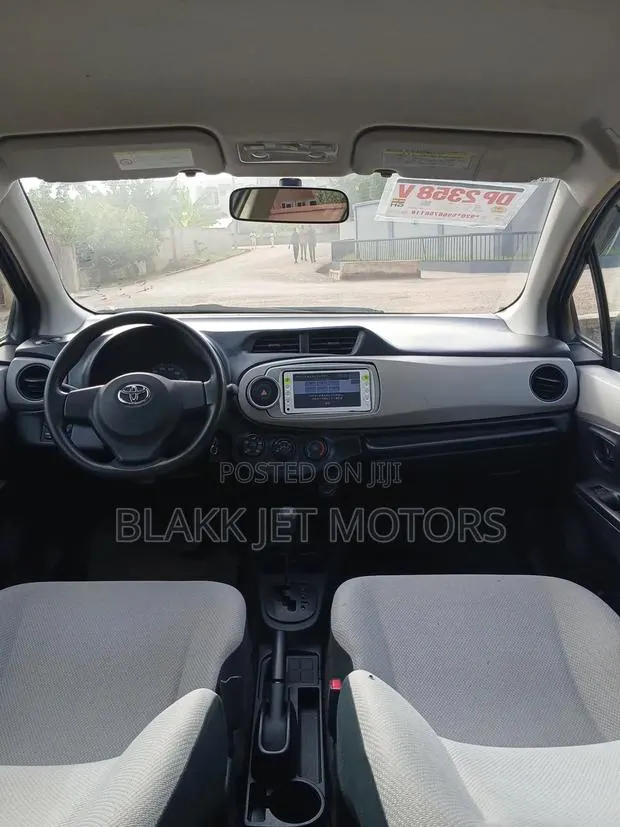 Toyota Vitz 1.3 FWD 3dr 2013 Blue · Photo 1