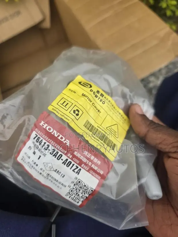 2023 Honda CRV Mirror Cover · Photo 1