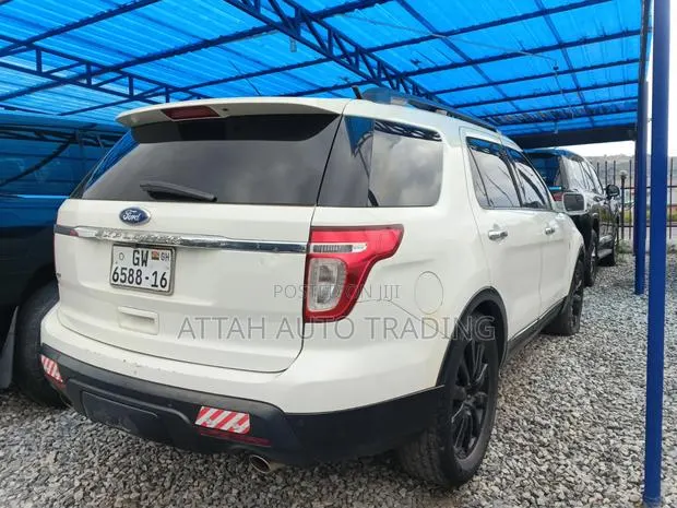 Ford Explorer 2011 White · Photo 1
