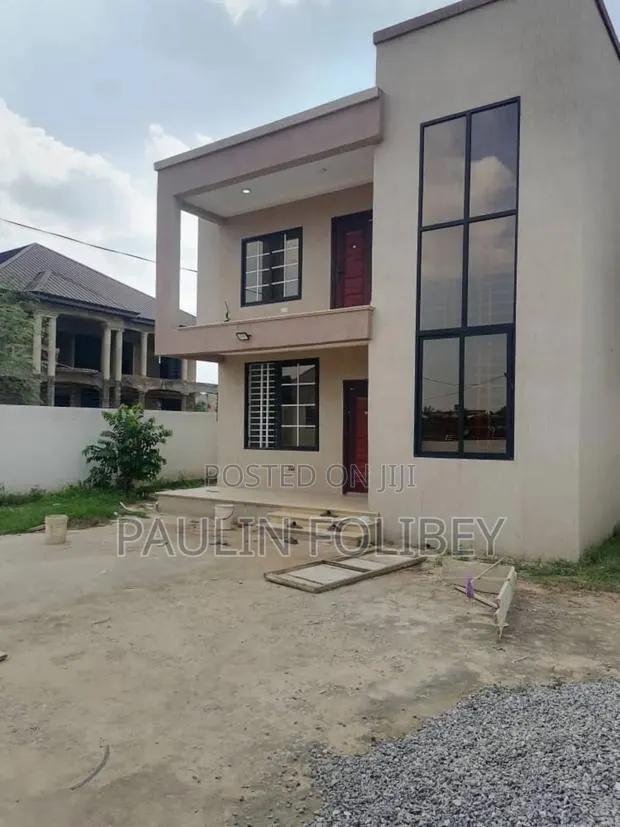 3bdrm Duplex in Dg Properties, Amasaman for sale · Photo 1