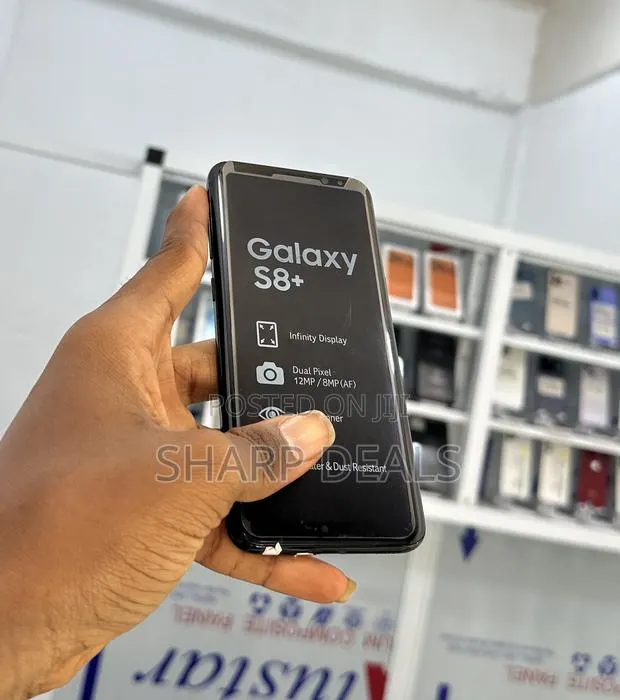 Samsung Galaxy S8+ 128 GB Black · Photo 1