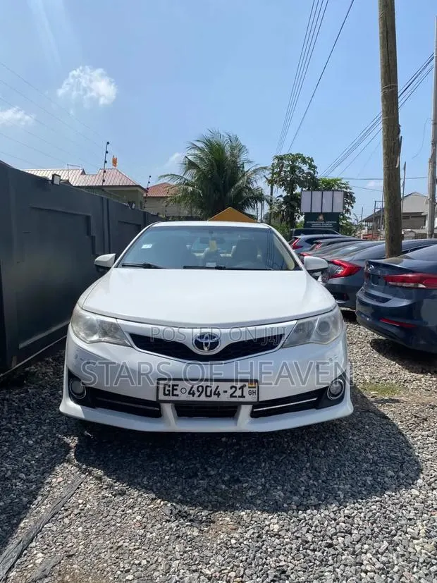 Toyota Camry 2014 White · Photo 1