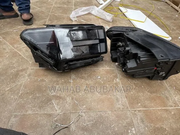 Hyundai Santafe 2025 Headlights Pair · Photo 1