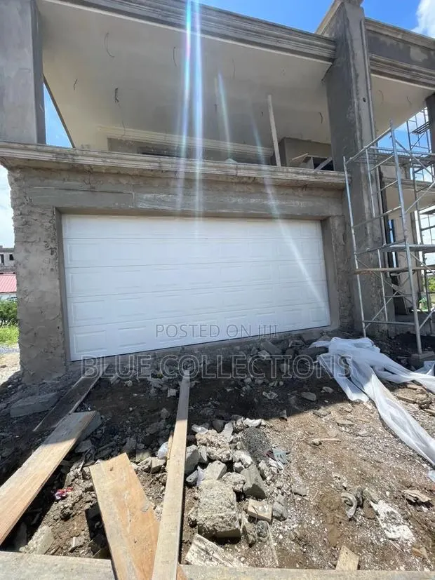18x8 Automated Garage Door · Photo 1