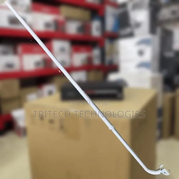 Camera Pole Long Curve · Photo 1