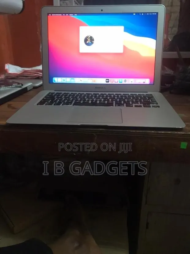 Laptop Apple MacBook Air 2017 8GB Intel Core i5 SSD 256GB · Photo 1