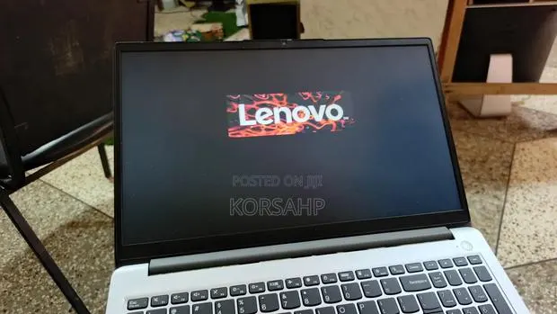 Laptop Lenovo IdeaPad 1 8GB AMD Ryzen 5 SSD 512GB · Photo 1