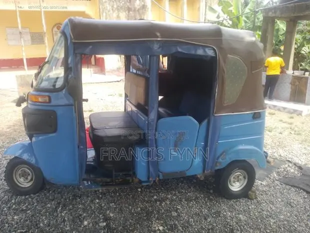Bajaj 2025 Blue · Photo 1
