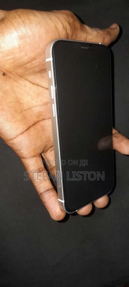 Apple iPhone 12 64 GB White · Photo 1