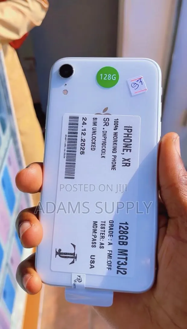 Apple iPhone XR 128 GB White · Photo 1