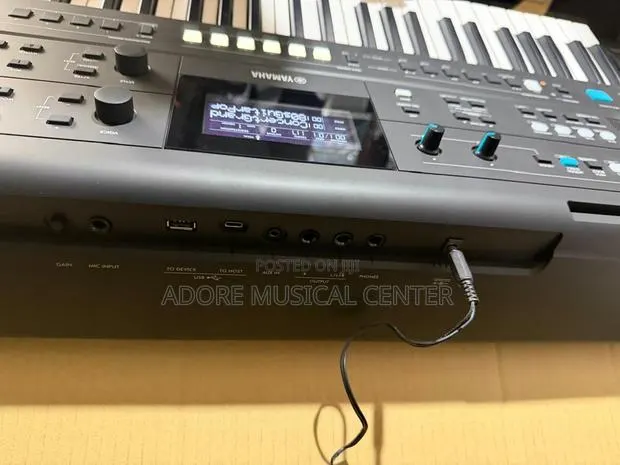 Yamaha Prs- E483 Keyboard · Photo 1