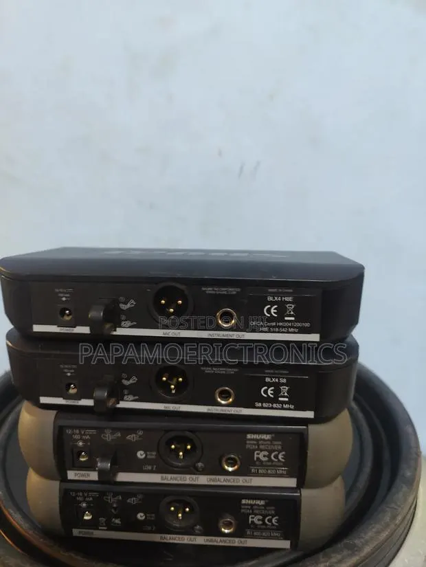 Shure BLX4 Wireless Microphone Receiver - Freq.: 8HE 542-686MHz · Photo 1