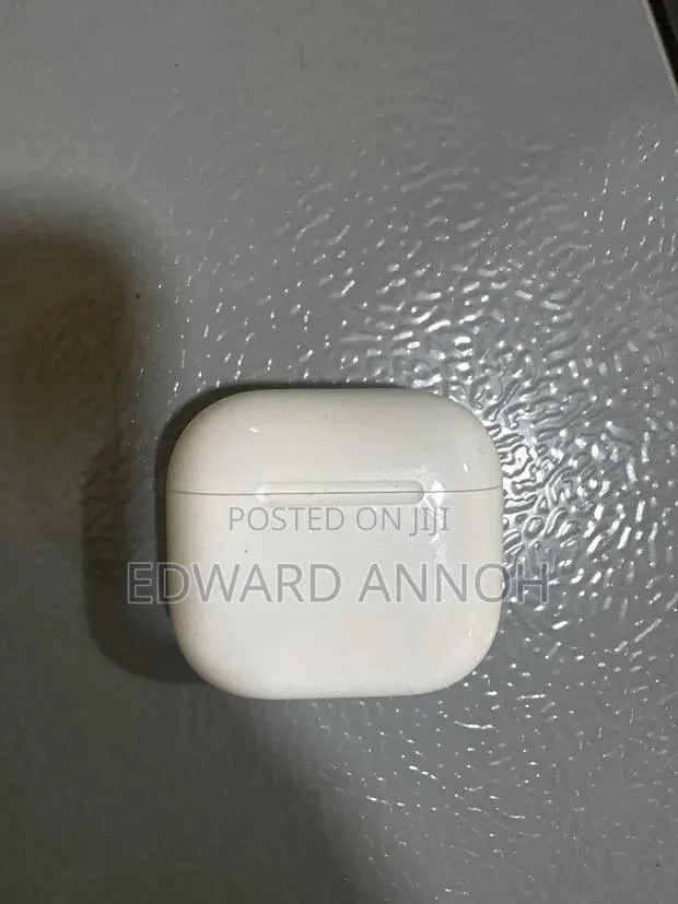 AirPod 4 (ANC) · Photo 1