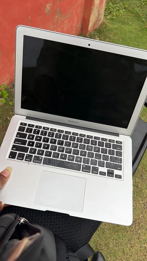 Laptop Apple MacBook Air 2017 8GB Intel Core i5 SSD 128GB · Photo 1