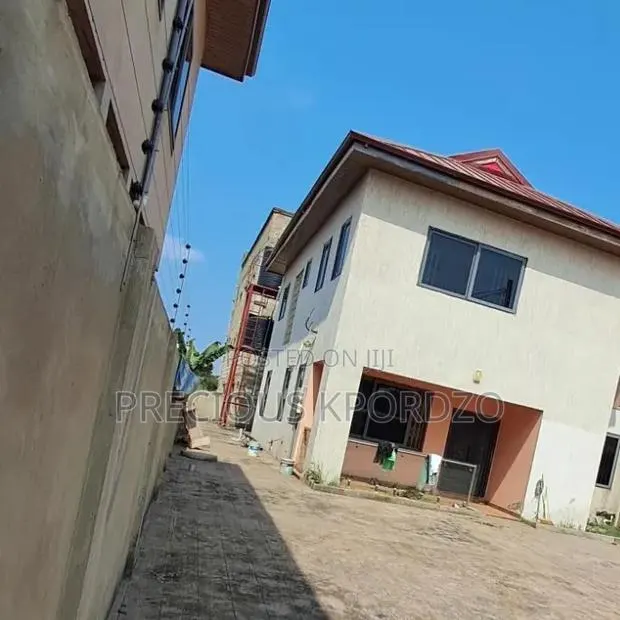 4bdrm Duplex in Commandos Adenta for rent · Photo 1