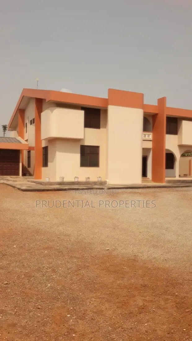 8bdrm House in North Legon for sale · Photo 1