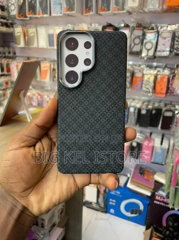 Premium Carbon Fiber Case · Photo 1