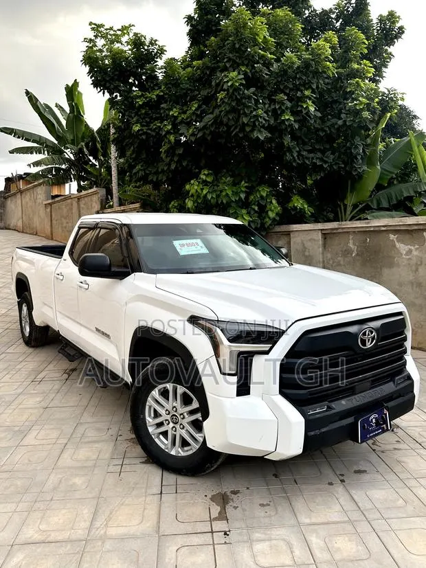 Toyota Tundra SR5 Double Cab 8.1' Bed 2023 White · Photo 1