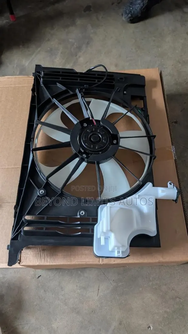 Toyota Corolla 2014 - 2019 Complete Radiator Fan · Photo 1