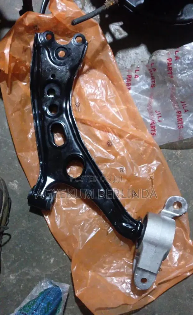 Honda CRV 2022 2023 and 2024 Lower Arm (Pair) · Photo 1