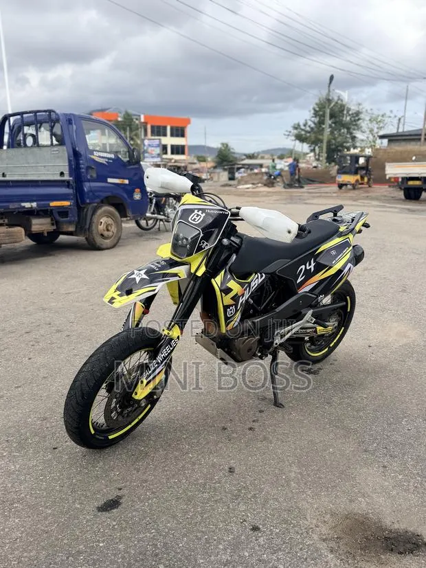 Husqvarna Supermoto 2023 Green · Photo 1