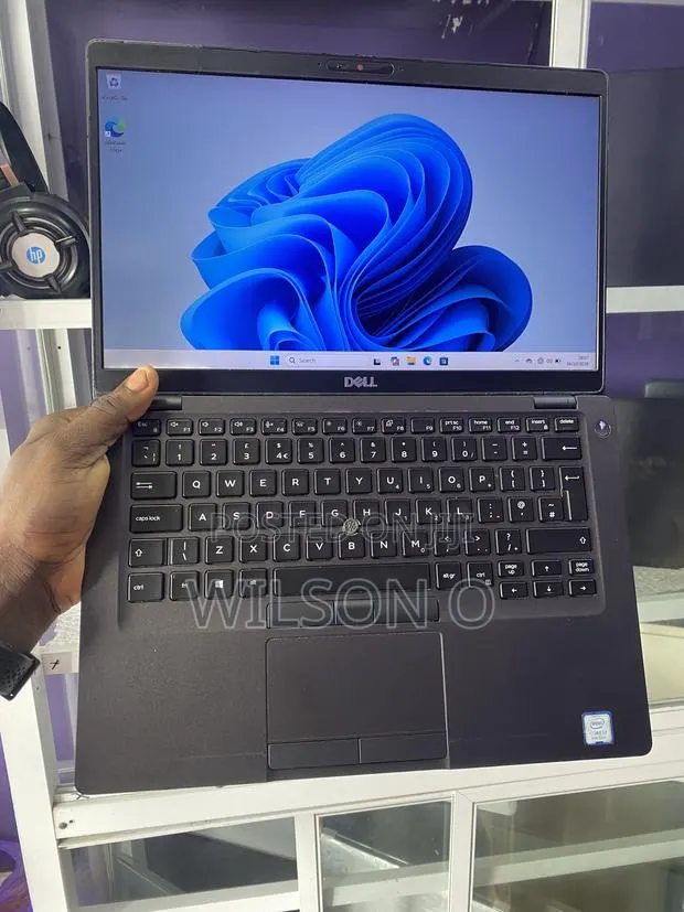 Laptop Dell Latitude 5400 8GB Intel Core i7 SSD 256GB · Photo 1