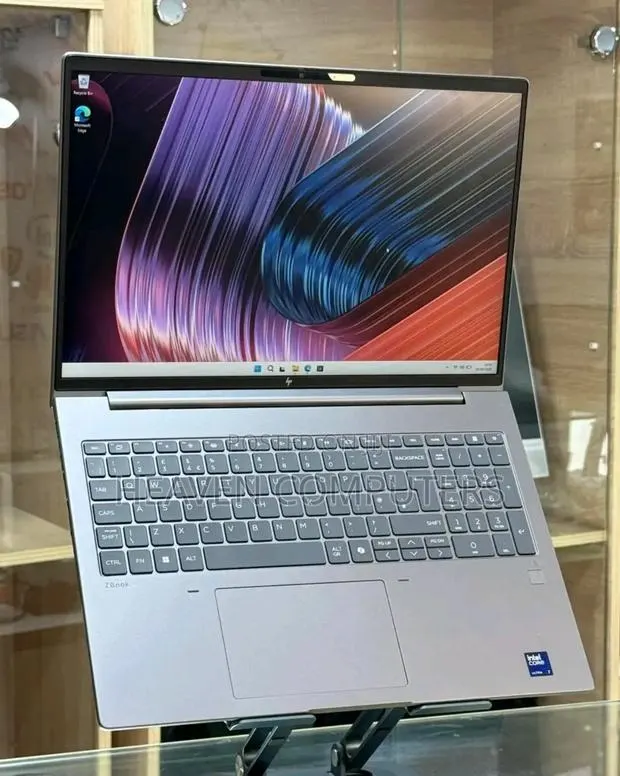 New Laptop HP ZBook Studio 32GB Intel Core Ultra 7 SSD 1T · Photo 1
