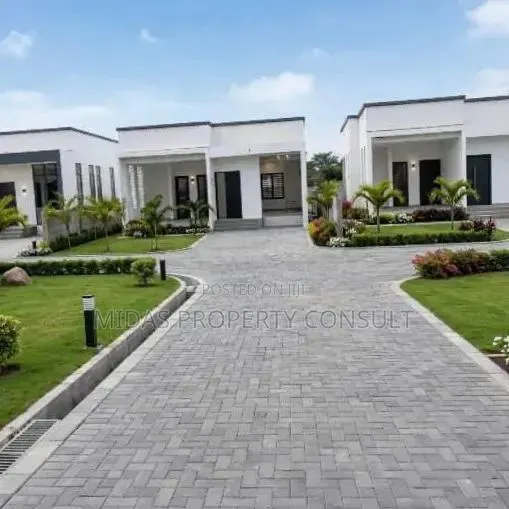 3bdrm Townhouse/Terrace in Oyarifa Teiman, Ghana Flag for sale · Photo 1