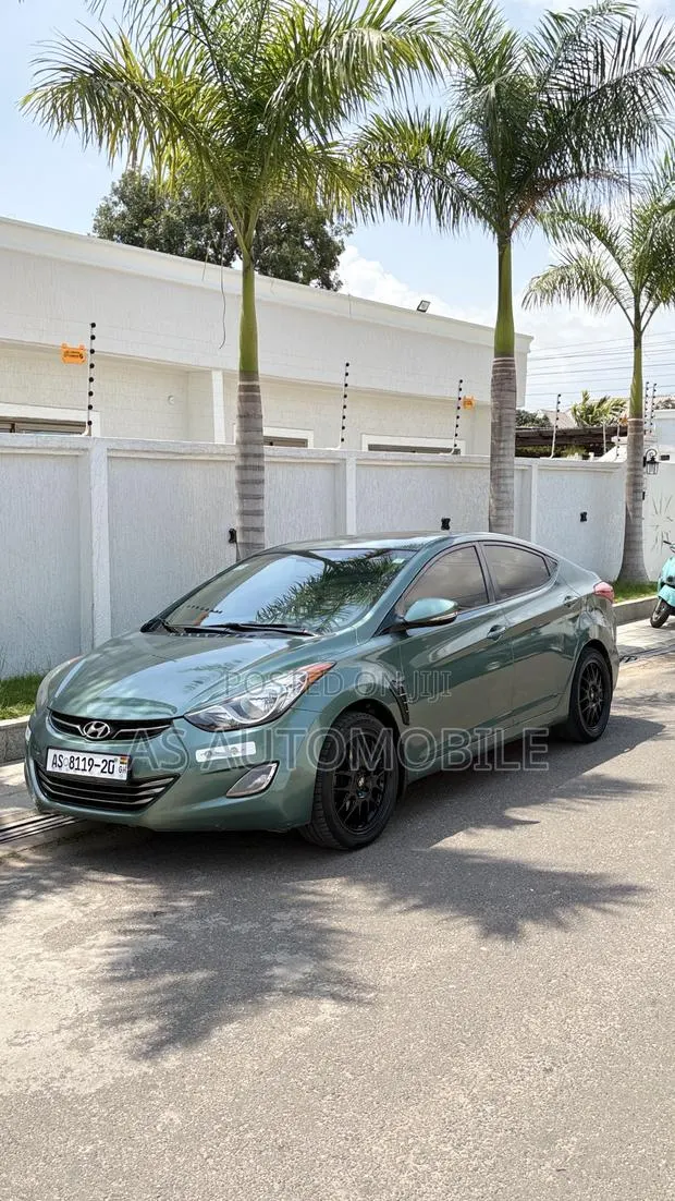 Hyundai Elantra Limited Sedan FWD (1.8L 4cyl 6A) 2013 Green · Photo 1