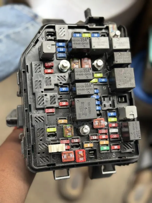 Chevrolet Spark 2016-18 Engine Fusebox · Photo 1