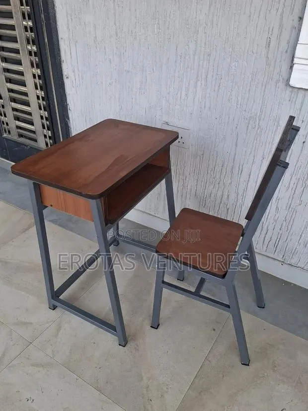 Student Table and Chair · Photo 1
