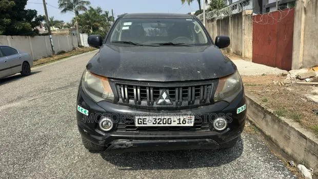 Mitsubishi L200 2016 Black · Photo 1