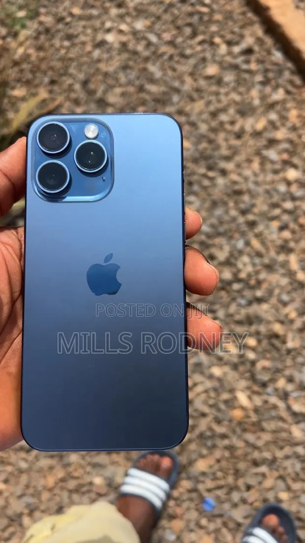 New Apple iPhone 15 Pro Max 256 GB Blue · Photo 1