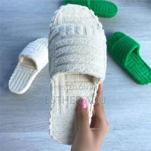 Ladies Fur Slippers · Photo 1