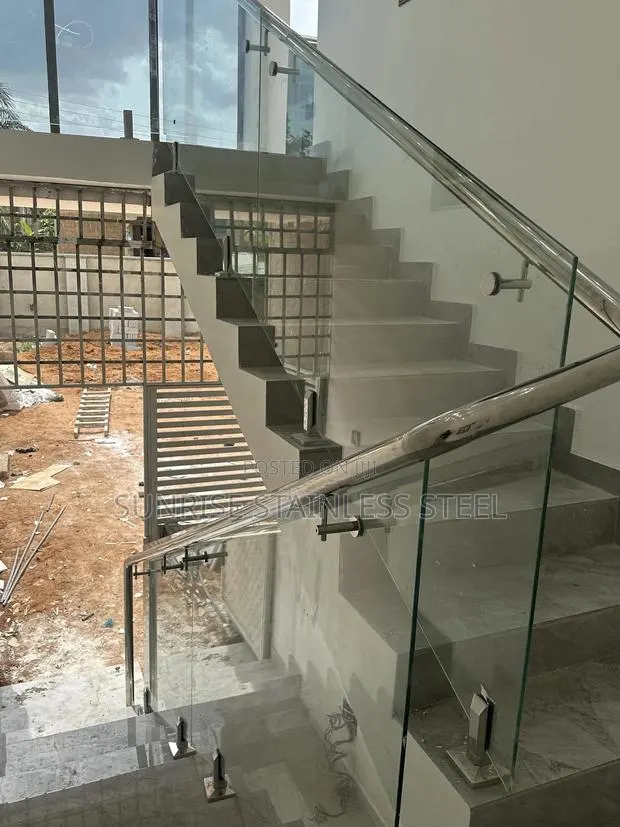 Stainless Frameless Design · Photo 1