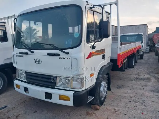 Hyundai 5 Ton New Type Double Axis · Photo 1