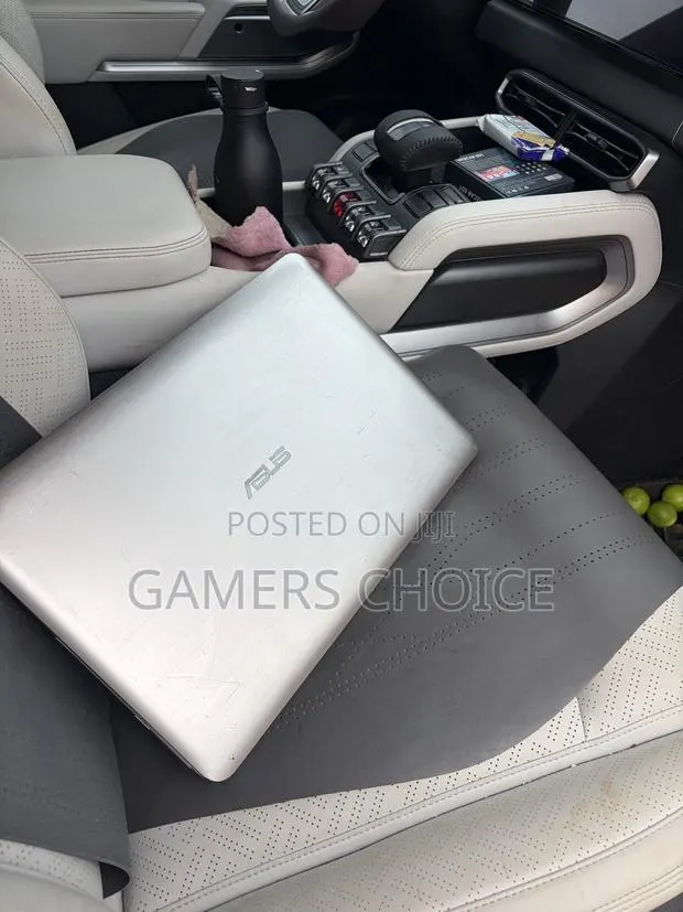 Laptop Asus R558UF 8GB Intel Core i5 SSD 512GB · Photo 1