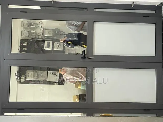 Double Inch Door · Photo 1