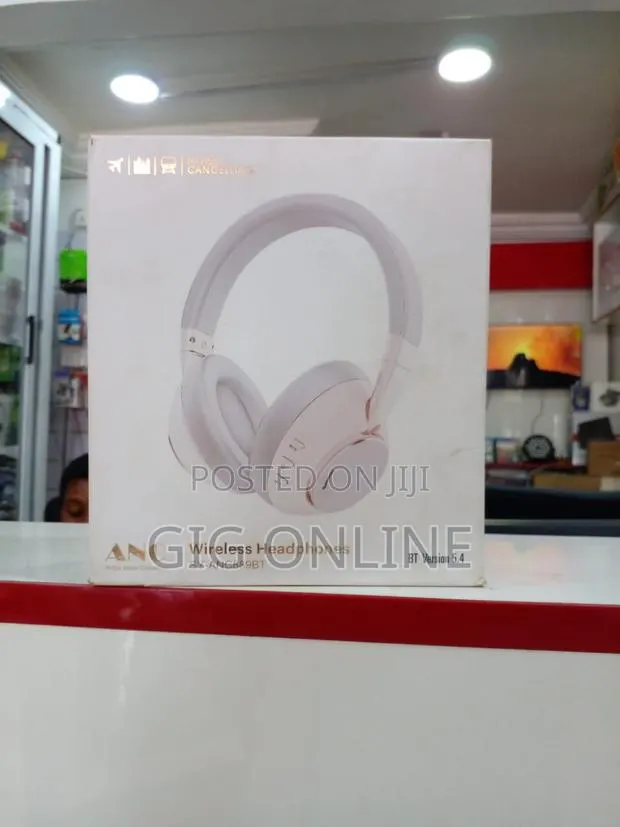 Noise Cancelling Headphones · Photo 1